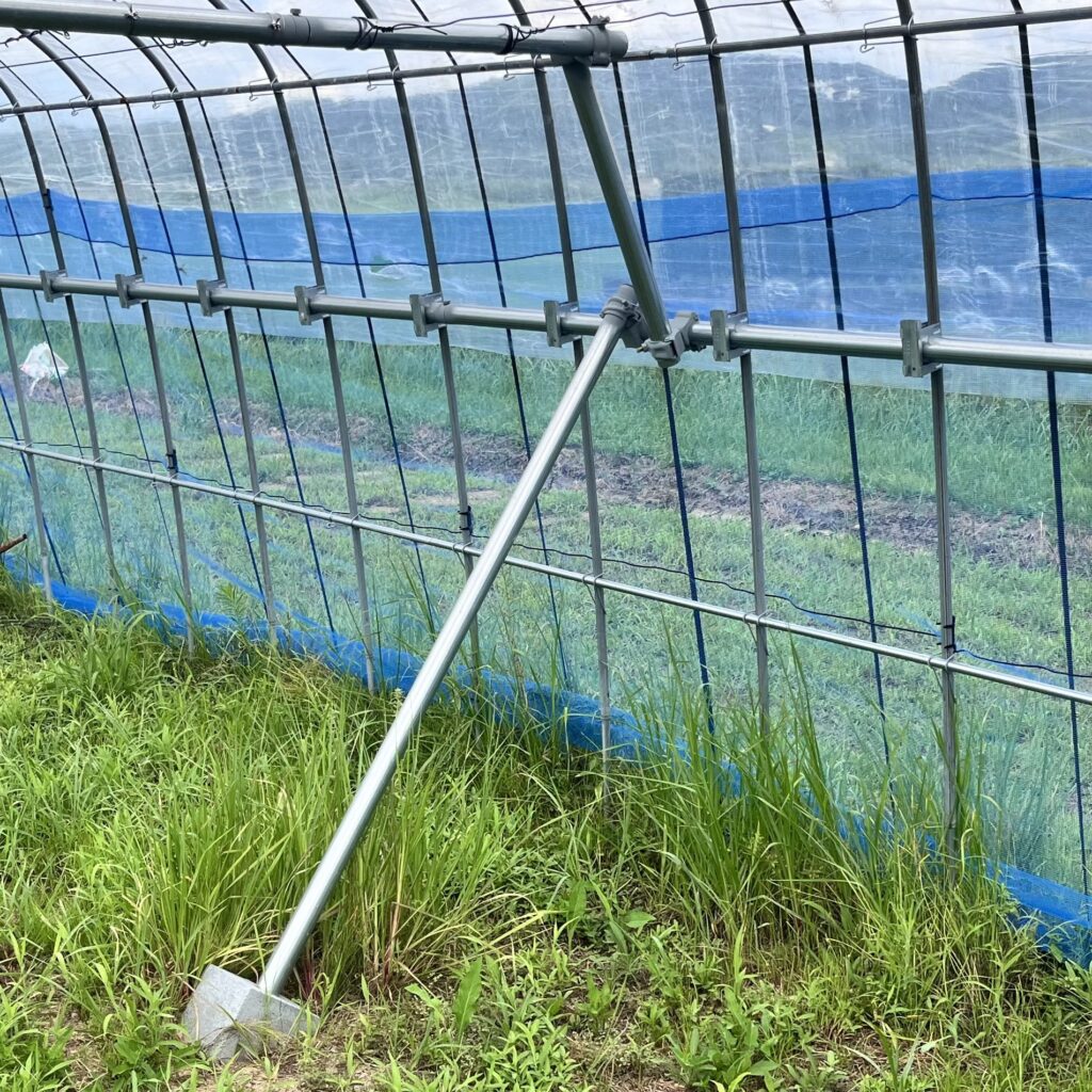 ピンコロ石と単管パイプで筋交